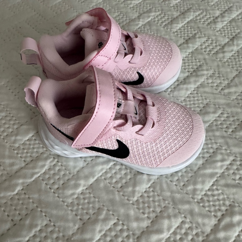 Nike Kids Light Pink and Black Sneakers